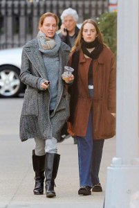 ​演员Uma Thurman 和19岁的女儿 Maya Hawke在纽约外出的街拍