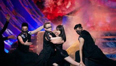 ​《跨界歌王》半决赛李菲儿成为焦点，轰炸观众！网友：我被惊到了