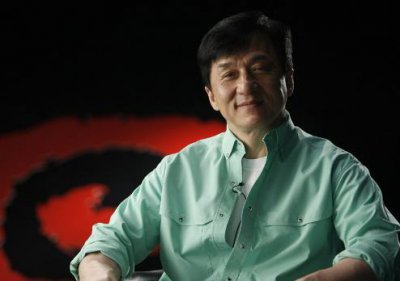 ​成龙怒批某位年轻演员，成龙：别人不敢讲我敢讲，我有这个资格讲