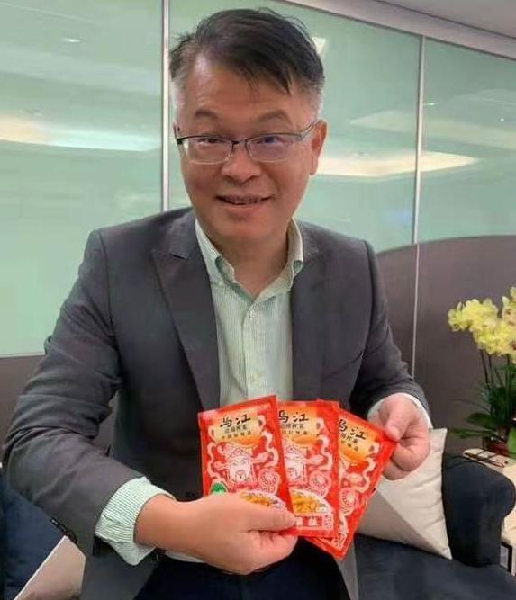 台湾主持人说我们吃不起榨菜，你要当真就上当了