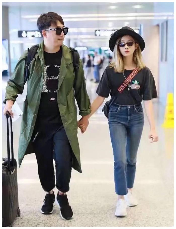 黄磊女儿近照曝光，两人真的看不出是父女，网友：长得真快。