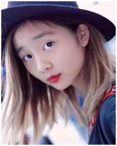 ​黄磊女儿近照曝光，两人真的看不出是父女，网友：长得真快。