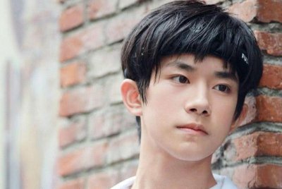​男星素颜照曝光，易烊千玺朱正廷杨洋是这样，蔡徐坤让人意外