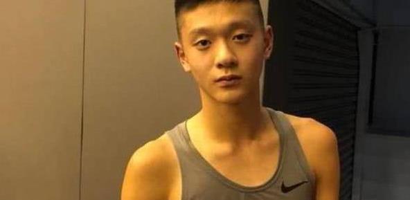 香港女星陈宝莲，29岁产后自杀，遗子被好友收养至今帅气逼人！