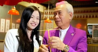 ​73岁港星深陷老少恋，耗光身家给未婚妻治病，还患上了抑郁症