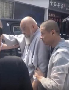 ​李琦女儿晒照，甜美可人与粗犷父亲不同，18岁才知道老爸是明星