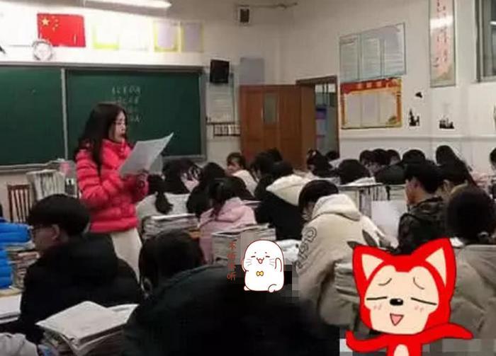 90后美女老师走红，网友眼中的“神仙颜值”，上课无一人翘课！