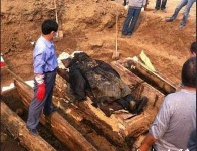 ​95年成都僵尸事件真相，古尸复活乱咬人（专吸人血）