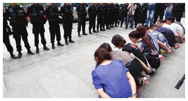 95后美女主播误入传销，帅气男粉是头目，被救时精神恍惚！