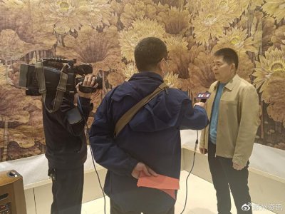 ​刘德功“铁荷魂”百米长卷首展引起轰动