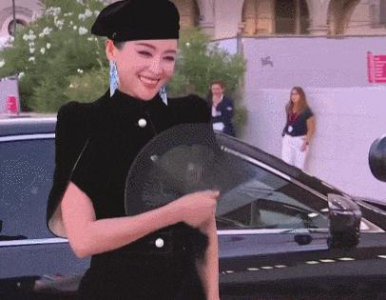 ​离婚后，她带着女儿去威尼斯走红毯