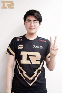 ​从RNG上单到百万人气主播，姿态到底是怎么做到的？