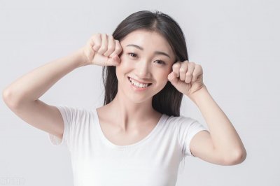 ​2021年爆红的“微笑女孩”，父母拒绝百万签约费，现在过的怎么样