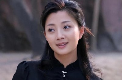 ​长得好看，7次拒绝土豪求婚，如今40岁的她低调结婚被宠成宝！