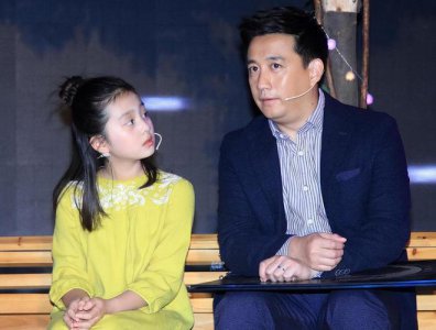 ​看了郭晶晶女儿穿20元的裤子现身，我才明白郭晶晶和李湘的区别