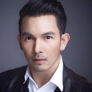 ​秀恩爱—泰国三妖孽之一泰星Aum为妻子甜蜜庆生