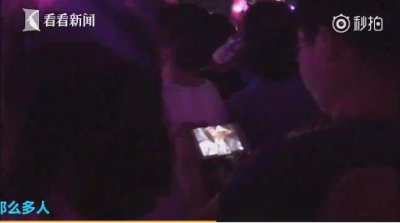 ​演唱会现场淡定看电视剧，周杰伦：是我唱的不好吗？