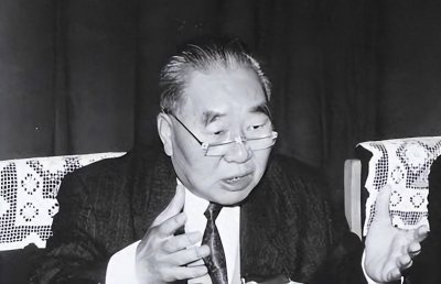 ​岳岐峰：一生兢兢业业，典范忠诚担当