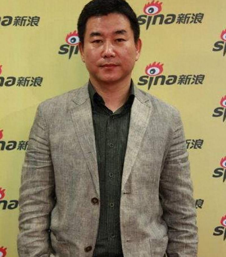 潘长江有一个弟弟叫潘长甬，不仅很高还很帅