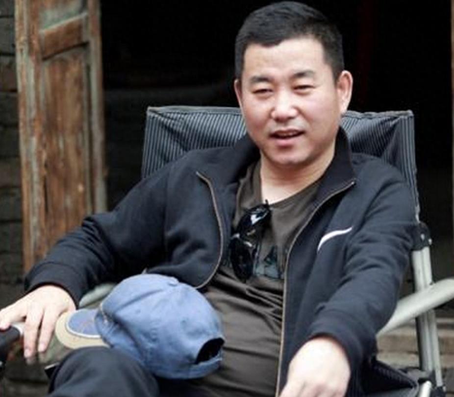 潘长江有一个弟弟叫潘长甬，不仅很高还很帅