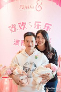 ​杨威双胞胎女儿满月啦！欢欢乐乐超可爱，未来体坛平衡木姐妹花！