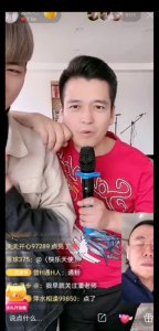 ​潘长江和郭旺连麦，郭旺媳妇说给点点关注，潘长江:我脸自带流量