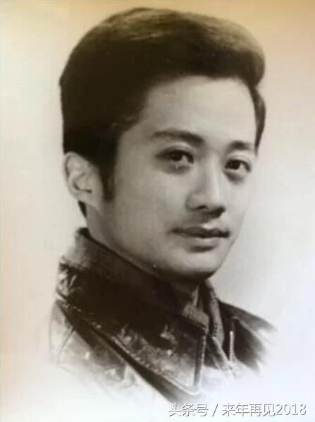 李小璐父亲被曝光，比贾乃亮还帅，父母都很强大
