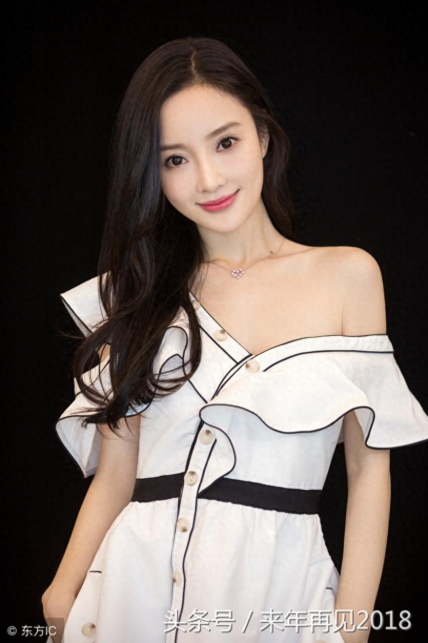 李小璐父亲被曝光，比贾乃亮还帅，父母都很强大