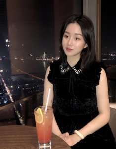 ​孟非首晒女儿小苹果照片，气质温婉似奶茶妹妹，又一个国民岳父