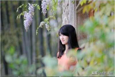 ​曾伤隔岸琉璃音，暗惜前尘缥缈影
