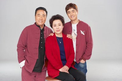 ​国家一级演员杨立新：娶平凡妻子恩爱39年，唯独儿子让他有烦恼