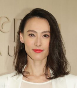 ​李嘉诚儿子花2亿为她赎身，生3个孩子赚亿万身家，梁洛施现状如何