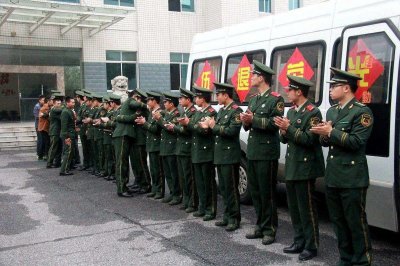 ​军人退伍收到的“光荣之家”铁牌子有何作用？意义非凡
