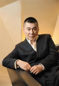 ​陈建斌与吴越分手17年：他娶美女生二胎，她50岁仍单身
