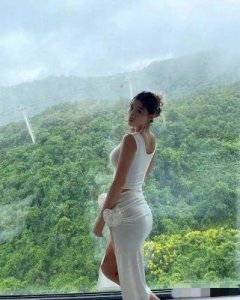 ​TVB最强body再晒事业线：从童年肥胖自卑到如今的强大转变