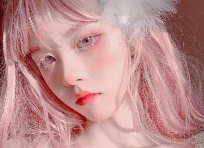 女生主动吻男生好吗？ 接吻时女生手放在哪里比较好