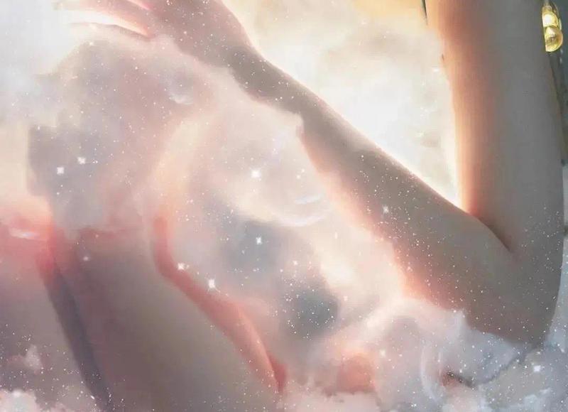 妻子生完女儿后突然提出离婚，丈夫看到聊天记录后瞬间明白了