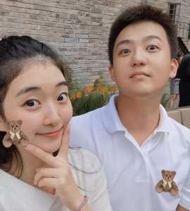 ​恭喜花滑女神李子君！嫁高富帅结婚半年喜当妈，曾与樊振东传绯闻