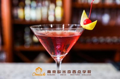 ​调酒师要学多久，学费多少？