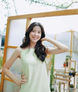 ​泰剧《沙尘暴》首播受好评，Esther和Film上演虐心初恋大戏，好看