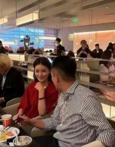 ​大S生日遭冷嘲热讽，收两万块礼物感动，曾被汪小菲包场开派对