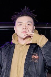 ​艾福杰尼：从音乐低谷到嘻哈明星的精彩旅程