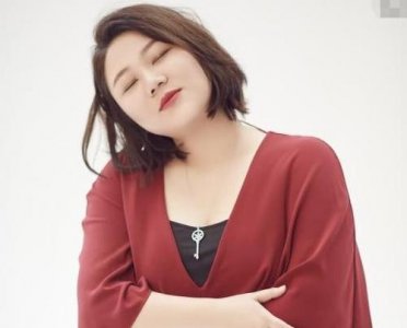 ​杨天真最新写真曝光，对镜头吐舌头卖萌，网友：“画面太美！”