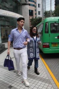 ​辛奇隆家庭背景揭秘：父亲职业及家庭财产状况分析