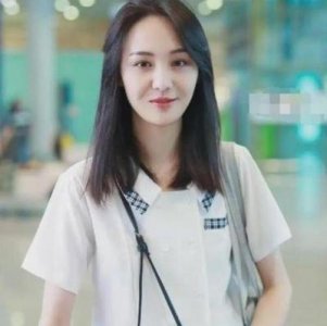​郑爽海外近照流出，身材明显发福，疑秃顶，曾靠喝自来水度日