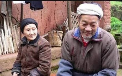 ​重庆爱情天梯：隐居深山50年，为爱用双手凿出6208级阶梯！