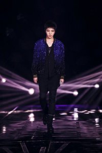 ​华晨宇《歌手》惊艳亮相，回看刚出道的模样，简直大变身