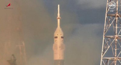 ​联盟号飞船搭载美国NASA宇航员飞往空间站