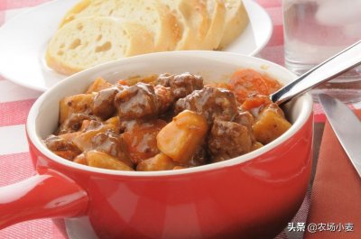 ​小麦做土豆烧牛腩，加入这个东西，牛肉软烂适合！