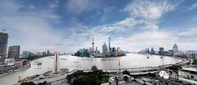 ​这是一张249亿像素的上海外滩照片，放大后亮点太多...